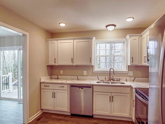 4th image of 7882 Wood Ln