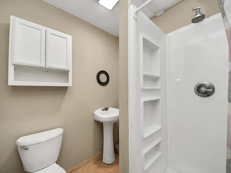 811 Hillcrest Dr — Photo 10
