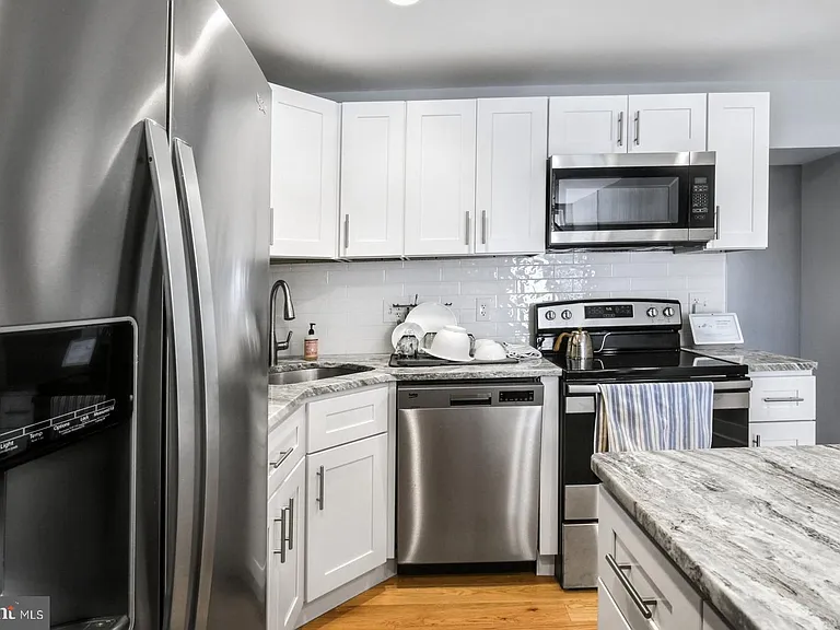 441 E Flora St — Photo 10
