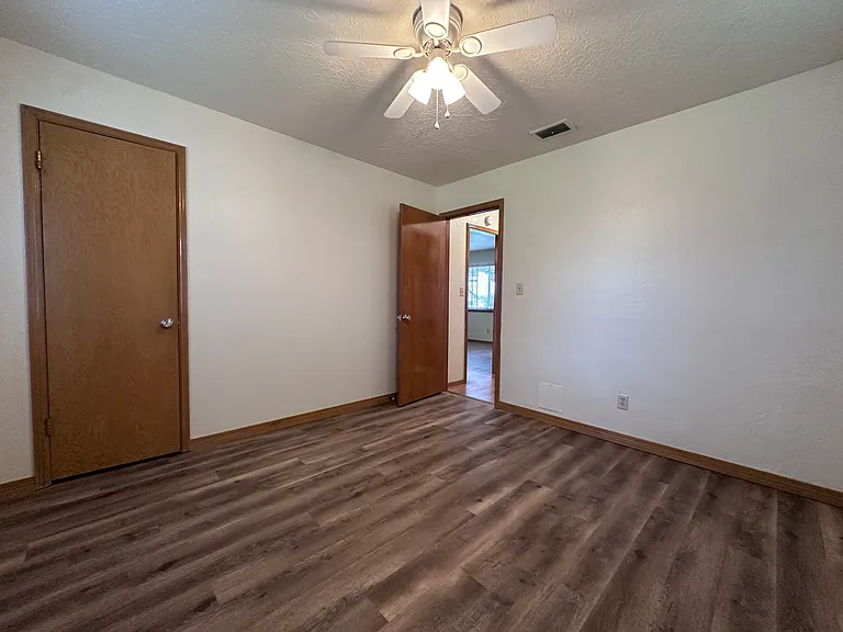 2035 Delaware Ln #2035 — Photo 6