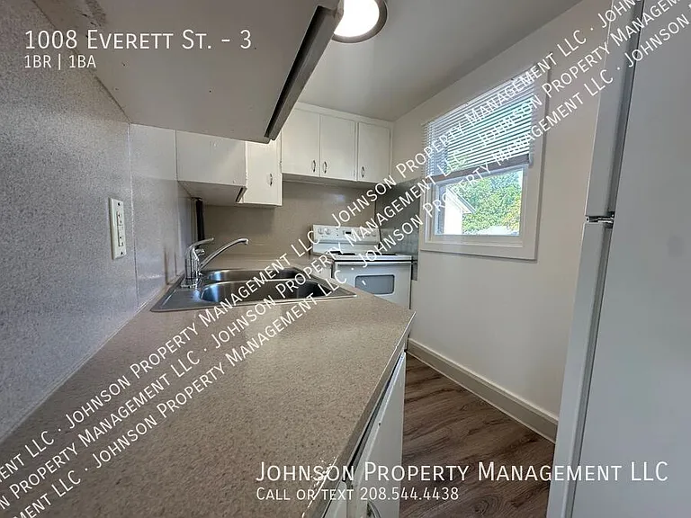 1008 Everett St #3 — Photo 3