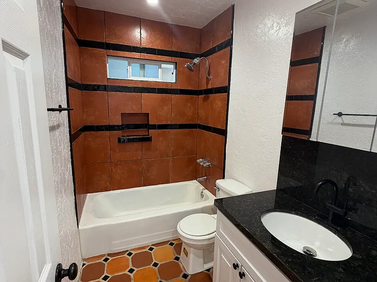 632 N Hayworth Ave #B — Photo 3