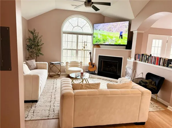 1436 Orchard Park Dr, Stone Mountain, GA 30083