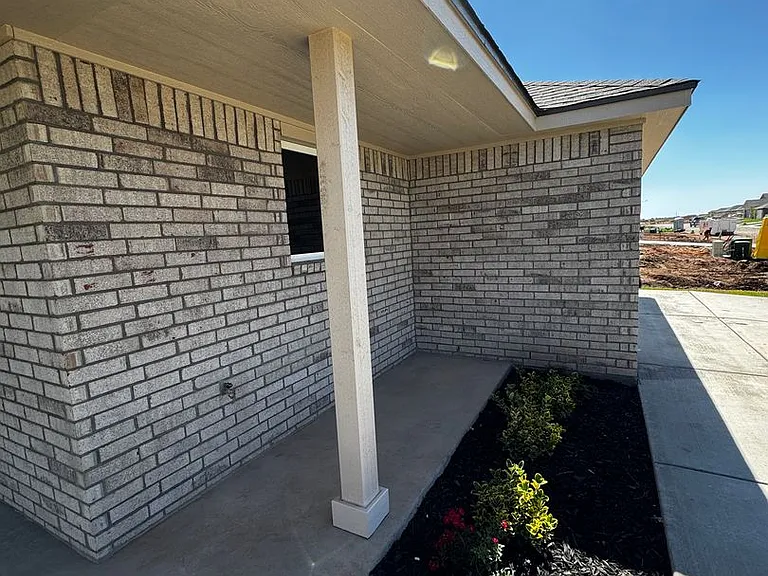 4207 Sunset St — Photo 2