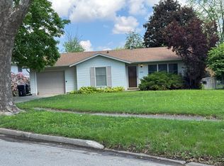 1606 Wildwood Rd, Bloomington, IL 61704