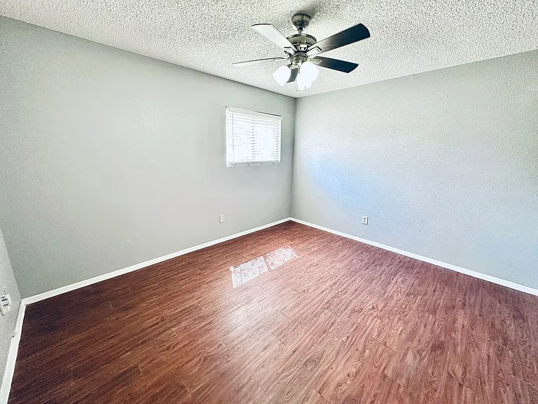 Awesome open Studio Apartments Close to Downtown — Photo 40