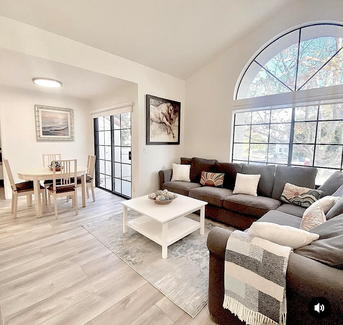 2 bed, 2.0 bath, 876 sqft, $4,300 — Photo 3