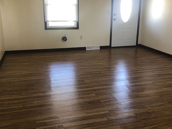 5th image of 10 Rose Ave