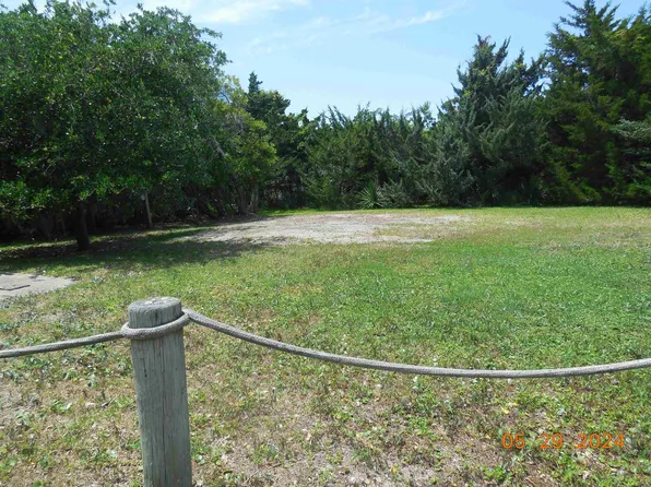203 British Cemetery Rd, Ocracoke, NC 27960