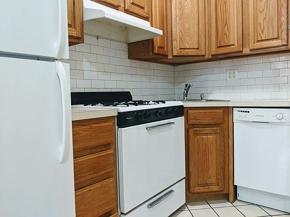 2nd image of 304 Pleasant Ave APT 1N