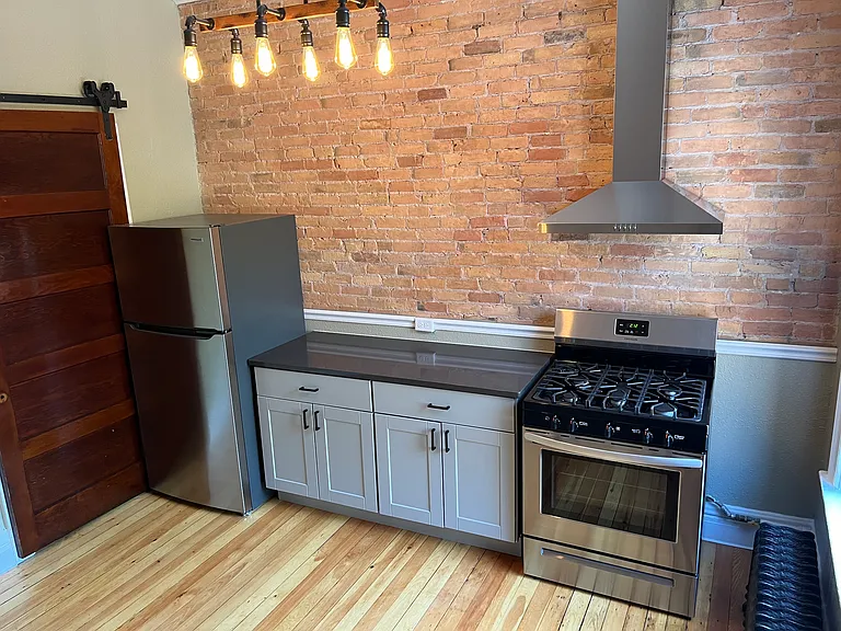 721 E 1st St #5 — Photo 5