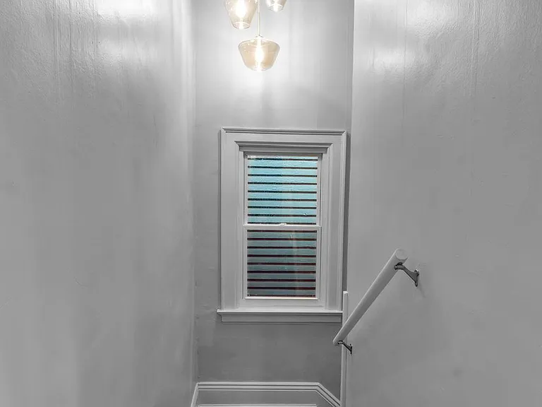 100 Richmond Ave #UPPER — Photo 34