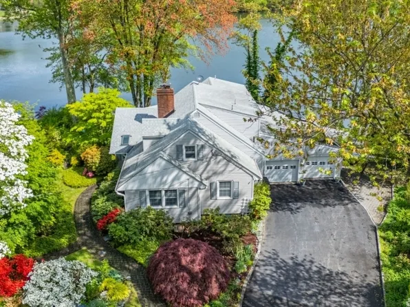 6 Stonybrook Trl, Kinnelon Boro, NJ 07405