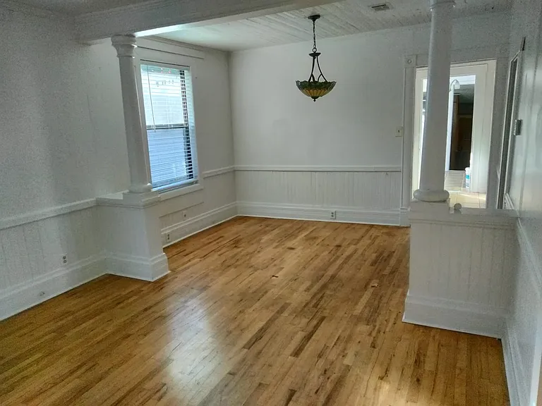 121 E Jordan St — Photo 2