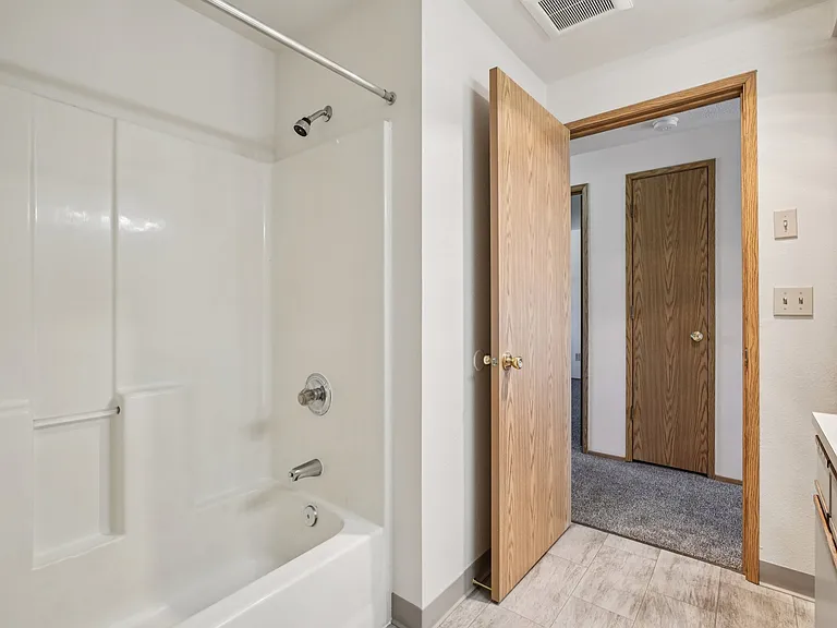 La Creole Apartments — Photo 23