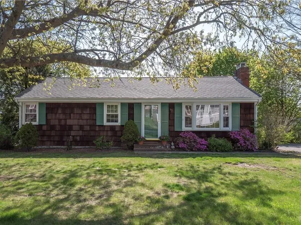 93 Viking Dr, Portsmouth, RI 02871