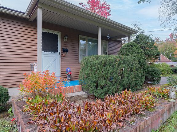 4th image of 15 Ellen Ln