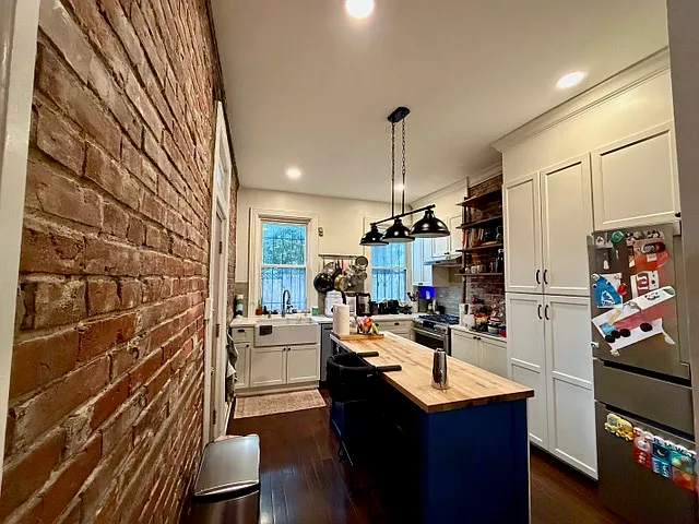 610 Sampsonia Way — Photo 3