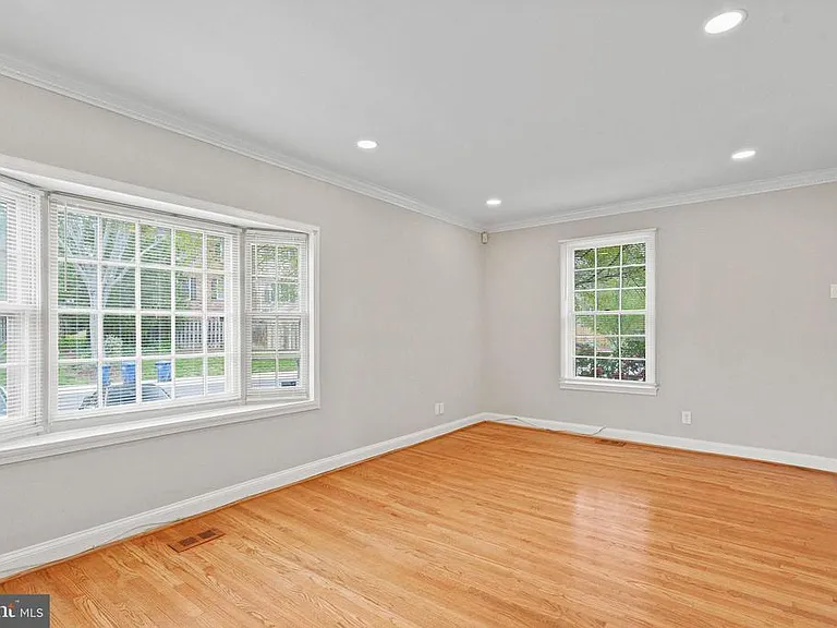 8251 Clifton Farm Ct — Photo 7