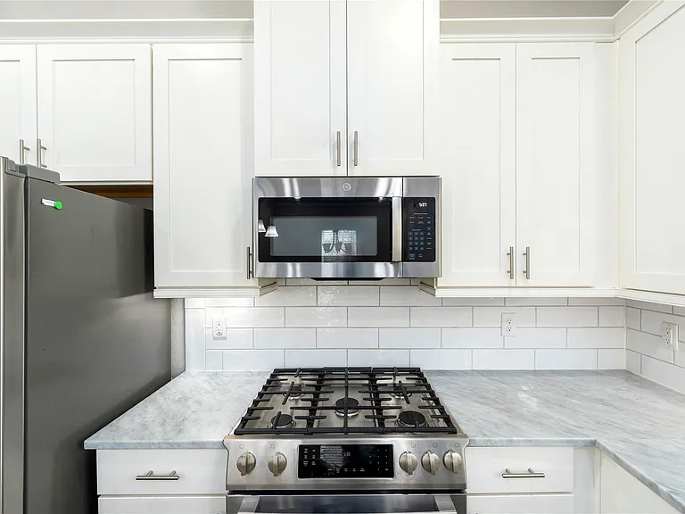 420 W 28th St #D — Photo 10