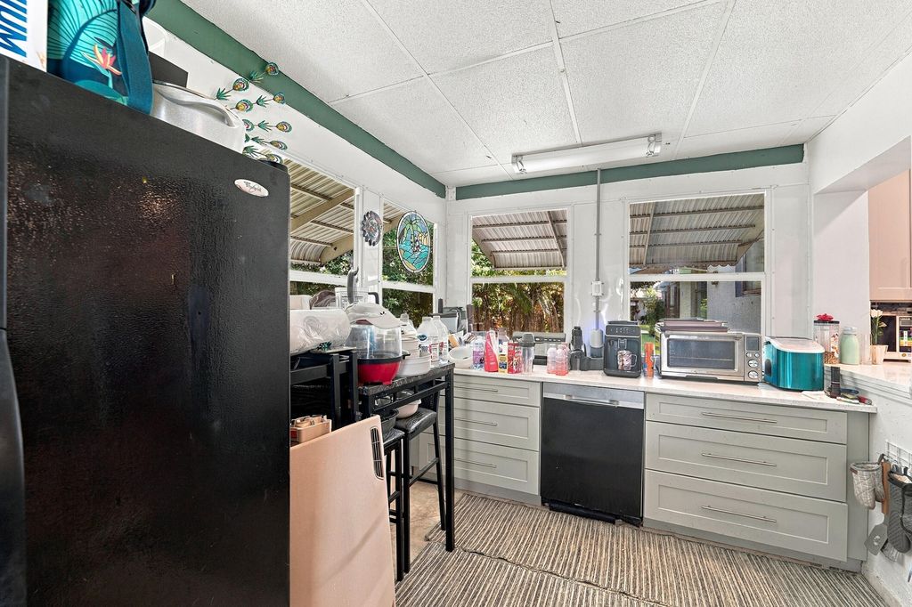 111 NW 25TH Court, photo 5