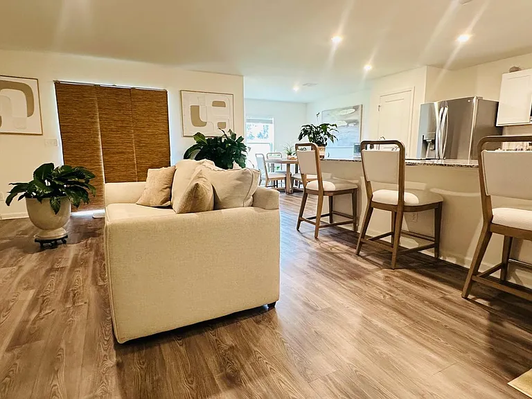1233 Chester Ave — Photo 13