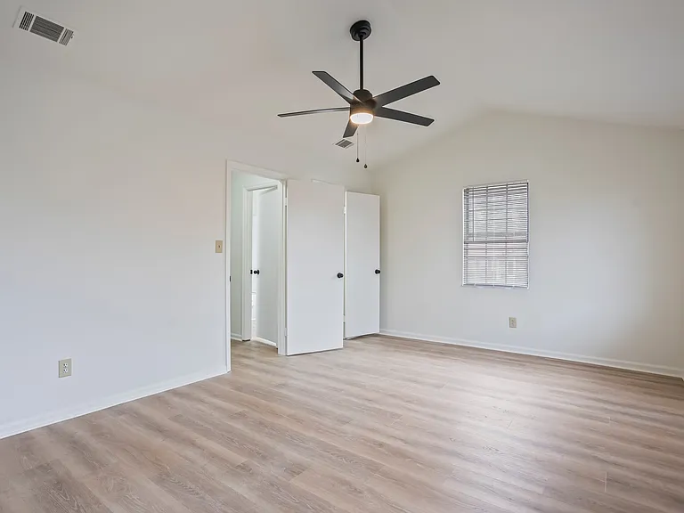 3709 Kingsgate Dr — Photo 6