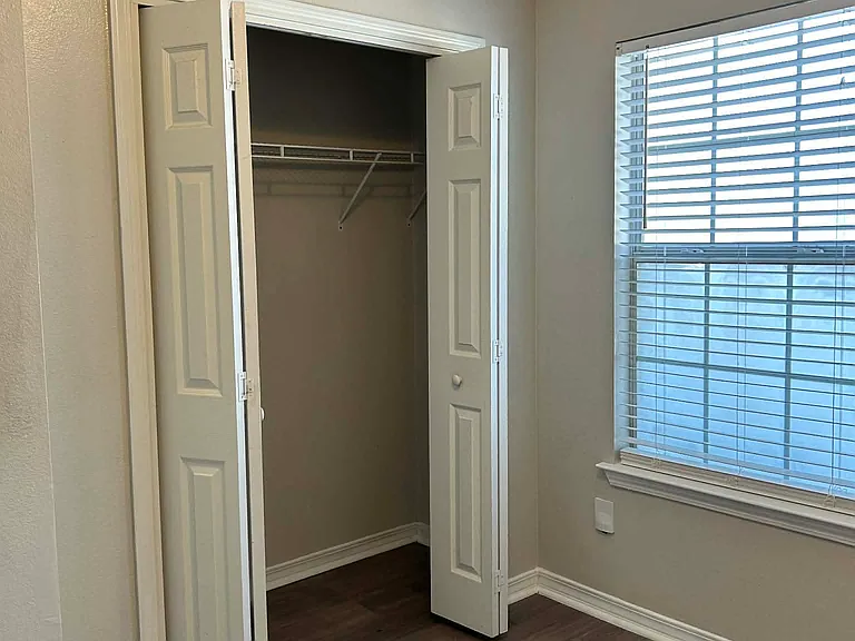 2329 Trailwood Dr — Photo 8