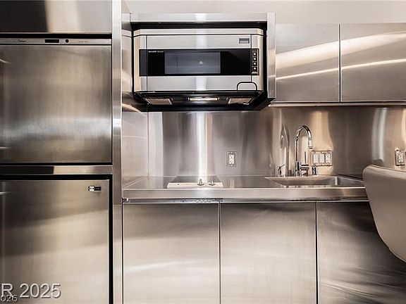 5th image of 4381 W Flamingo Rd #1809