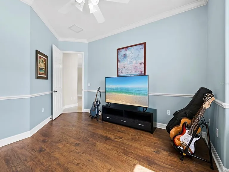Butlers Crest Dr — Photo 35
