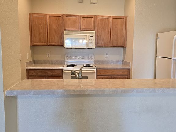 3rd image of 3068 Ashland Ln N