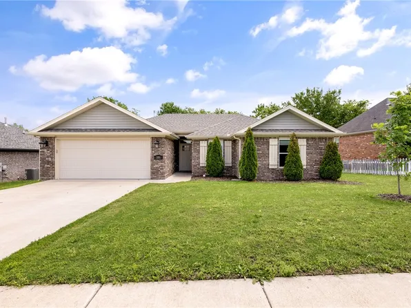 106 Lion Dr N, Gravette, AR 72736