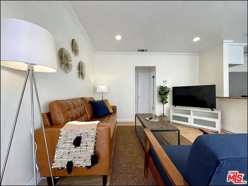1 bed, 1.0 bath, 750 sqft, $4,000 — Photo 4