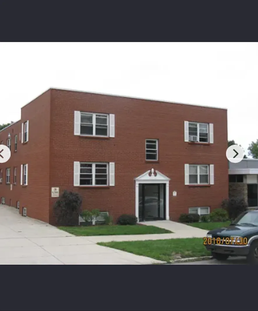 Studio and 1 bedroom units — Photo 1