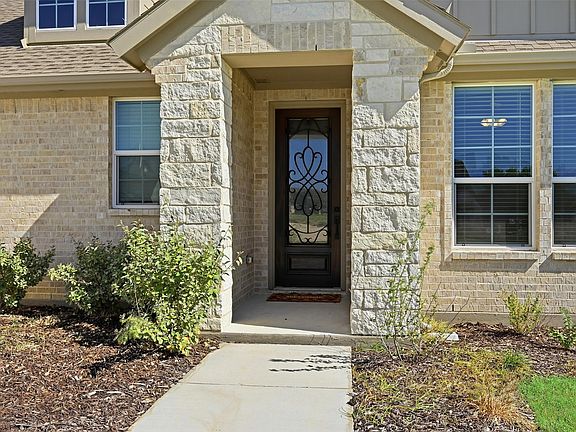 4th image of 60 Roosevelt Ln