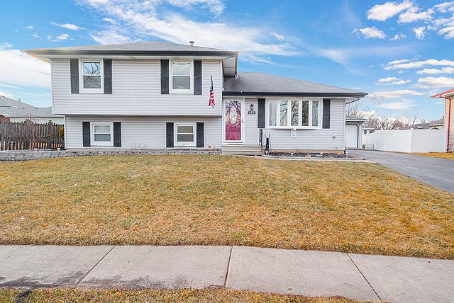 1st image of 409 Mooney Dr