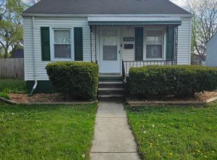 18915 Elkhart St, Harper Woods, MI 48225