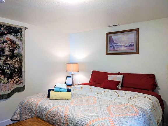 Another view of the room.