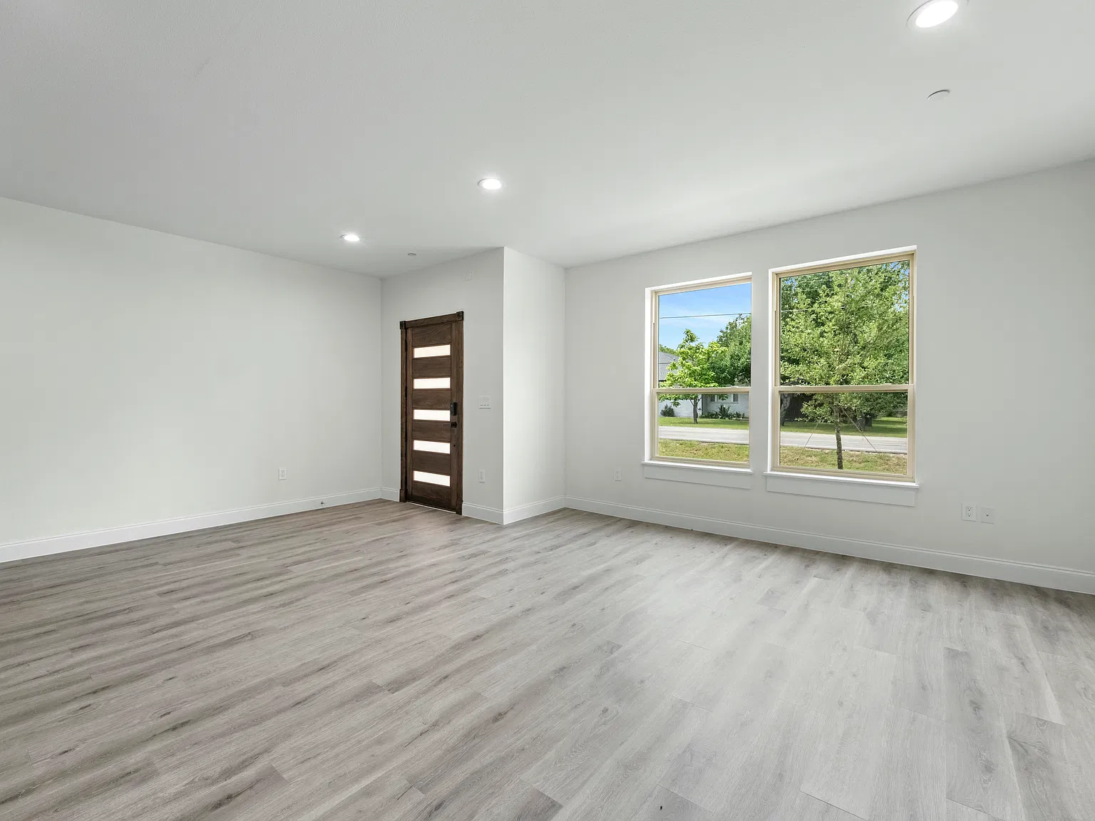 3 bed, 2.5 bath, 2175 sqft, $2,600 — Photo 2