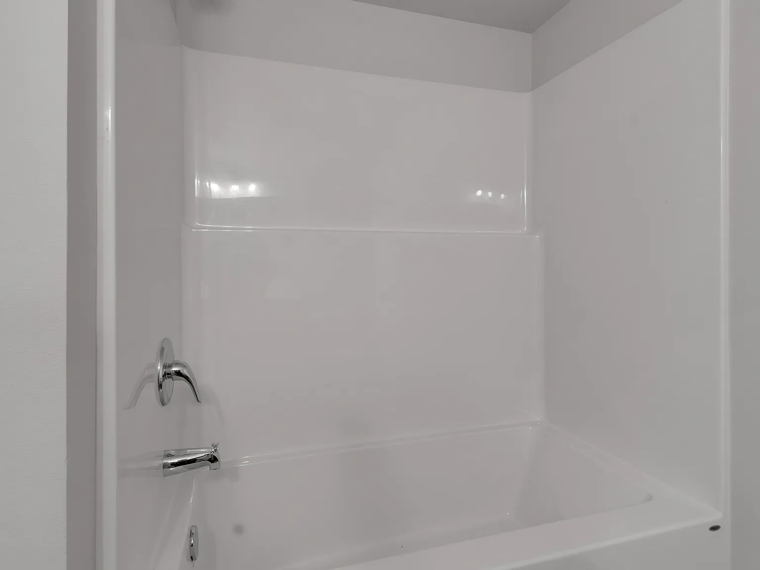 3 bed, 1208 sqft, $2,450 — Photo 2