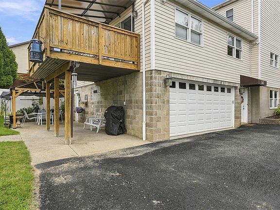 3rd image of 565 Wible Run Rd