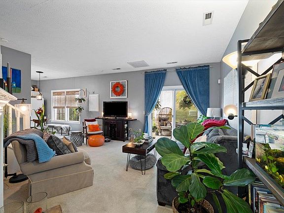 3rd image of 235 Silver Leaf Dr