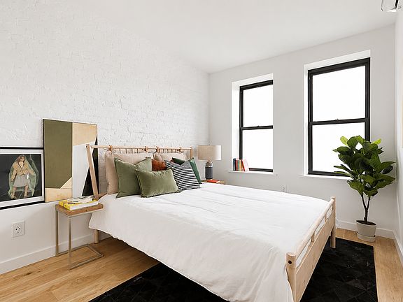 3rd image of 915 Saint Johns Pl APT 8