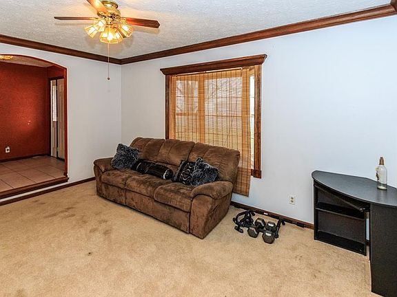 4th image of 33 N Welker Dr