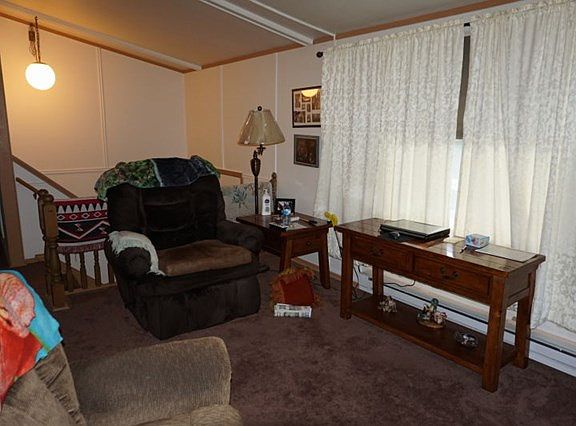 4th image of 900 E North St