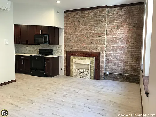 Rented by Realty 2000 Corp | media 1