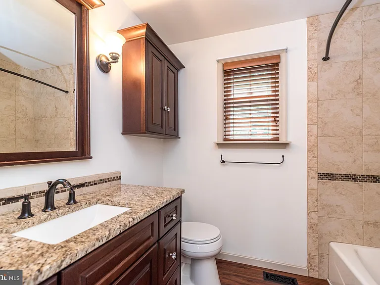 100 Live Oak Dr — Photo 36