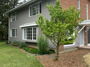 726 S Cook St, Barrington, IL 60010