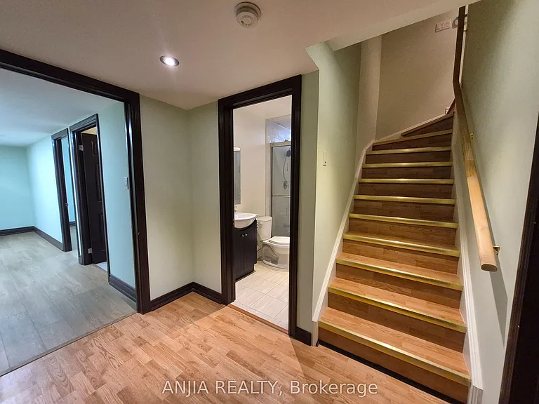 742 Hammersly Blvd #BASEMENT — Photo 8