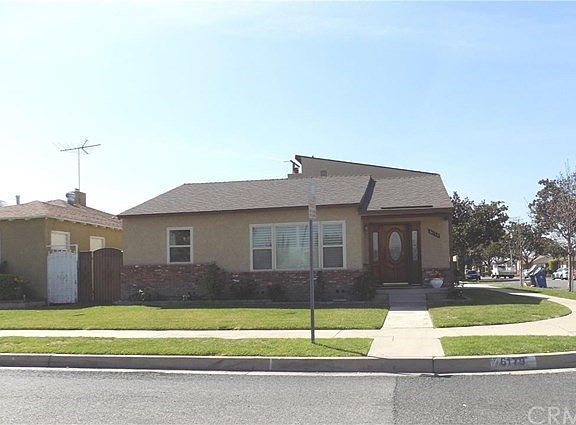3rd image of 6179 Bellflower Blvd